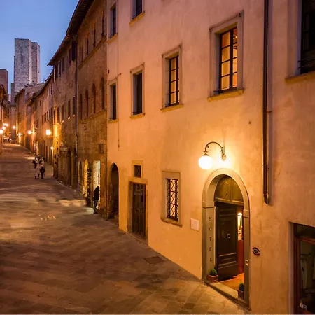 L'antico Pozzo Hotel 3*