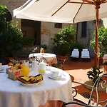 Hotel L'antico Pozzo 3*
