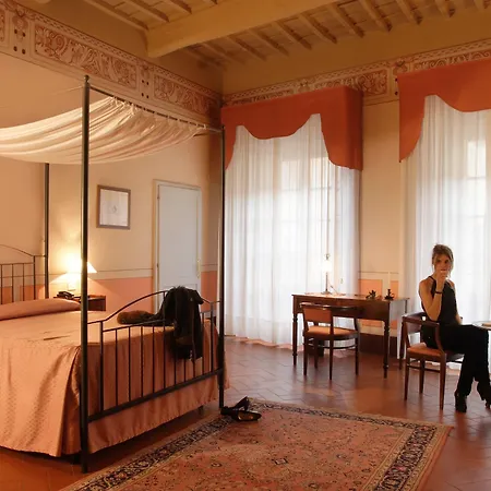 Boutique Historic L'antico Pozzo In Hotell San Gimignano