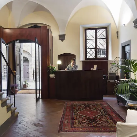 Hotell Boutique Historic L'antico Pozzo In