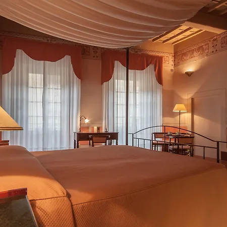 Boutique Historic L'antico Pozzo In Hotell 3*