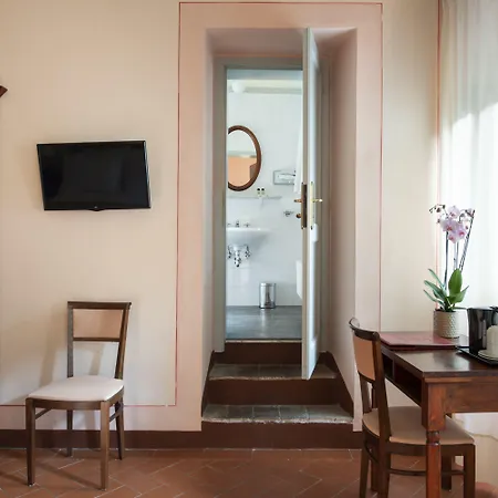 Boutique Historic L'antico Pozzo In San Gimignano