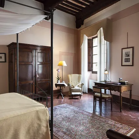 Hotell Boutique Historic L'antico Pozzo In