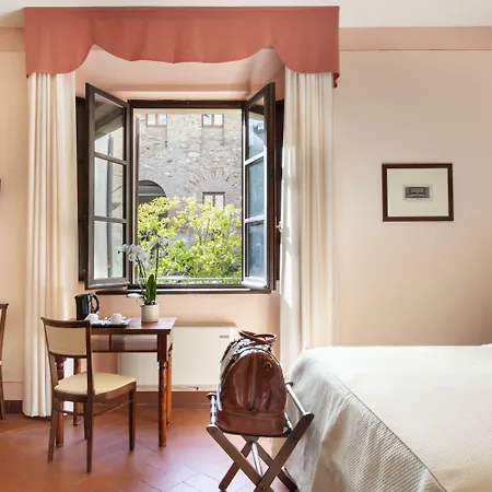 Hotell Boutique Historic L'antico Pozzo In