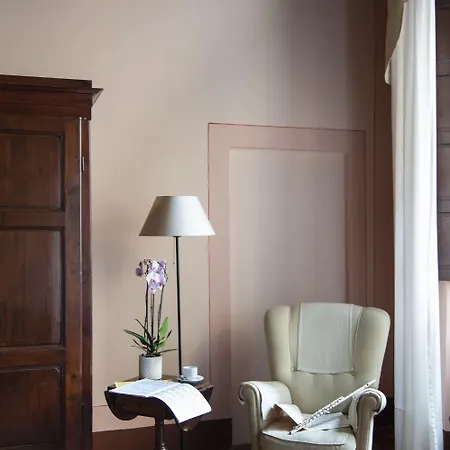 Boutique Historic L'antico Pozzo In Hotell 3*