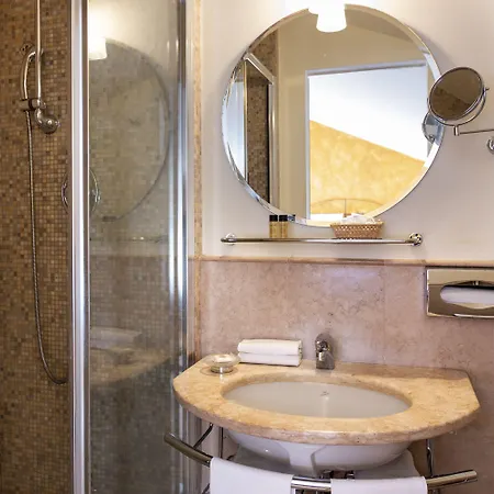Hotell Boutique Historic L'antico Pozzo In San Gimignano