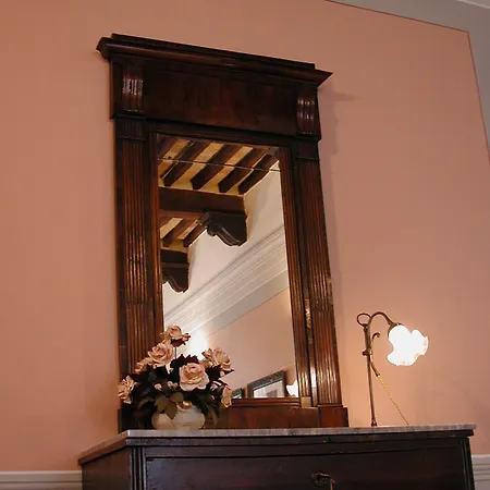 Boutique Historic L'antico Pozzo In Hotell San Gimignano