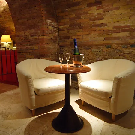 Boutique Historic L'antico Pozzo In