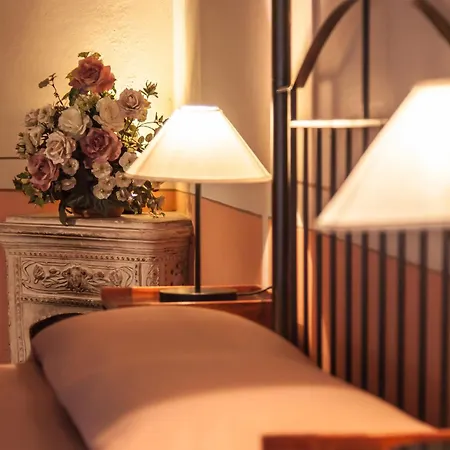 Boutique Historic L'antico Pozzo In Hotell 3*