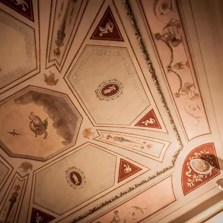 Hotell Boutique Historic L'antico Pozzo In 3*