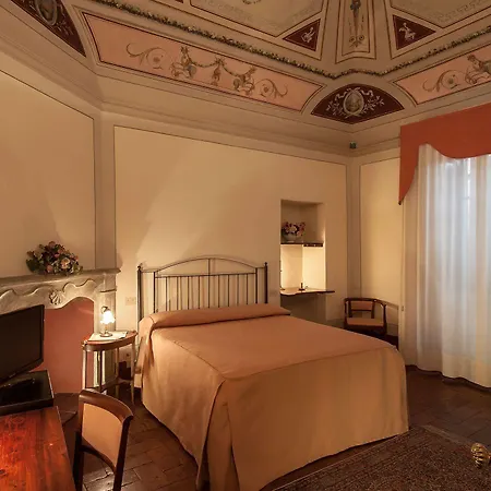 Hotell Boutique Historic L'antico Pozzo In