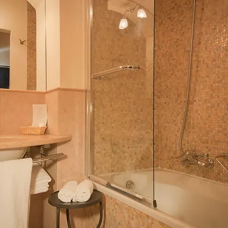 Boutique Historic L'antico Pozzo In Hotell 3*