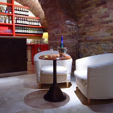Boutique Historic L'antico Pozzo In San Gimignano